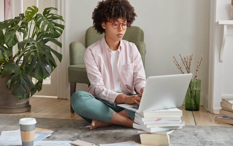 black-businesswoman-keyboards-on-laptop-computer-RXTPFFR.jpg black-businesswoman-keyboards-on-laptop-computer-RXTPFFR.jpg